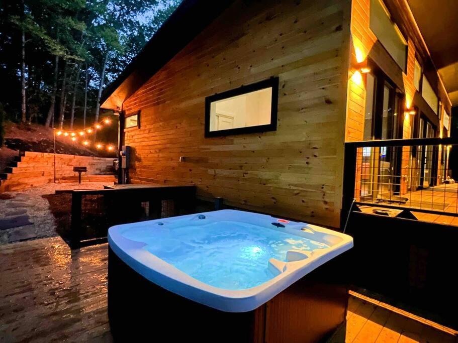 فيلا Modern Mountain Getaway With Hot Tub, Fire Pit Sautee Nacoochee المظهر الخارجي الصورة